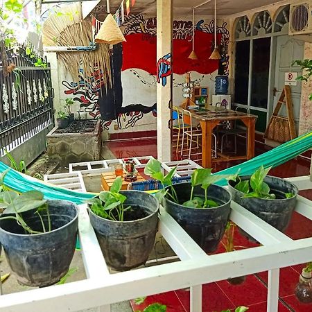Deoplet Homestay & Gallery Джокьякарта Экстерьер фото