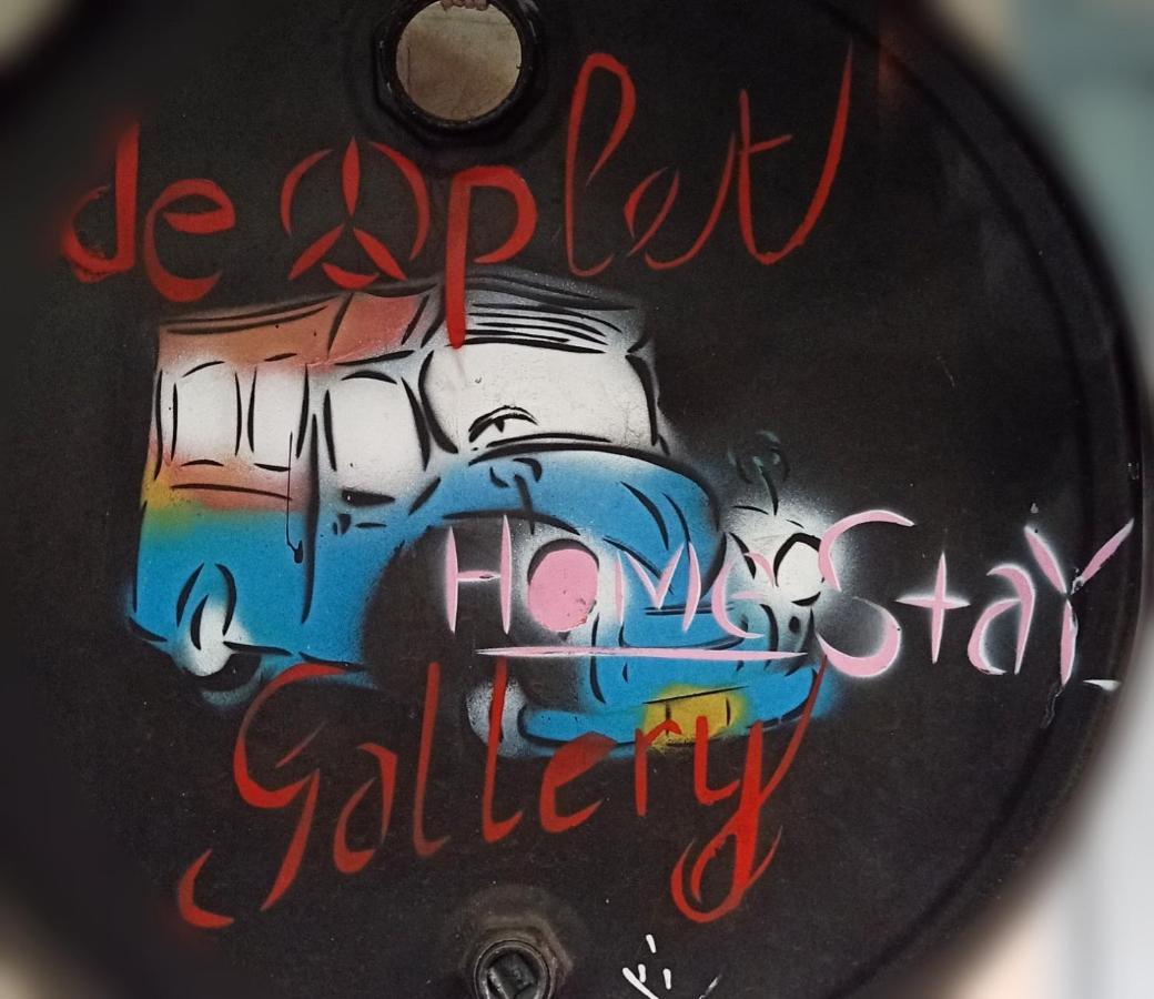 Deoplet Homestay & Gallery Джокьякарта Экстерьер фото