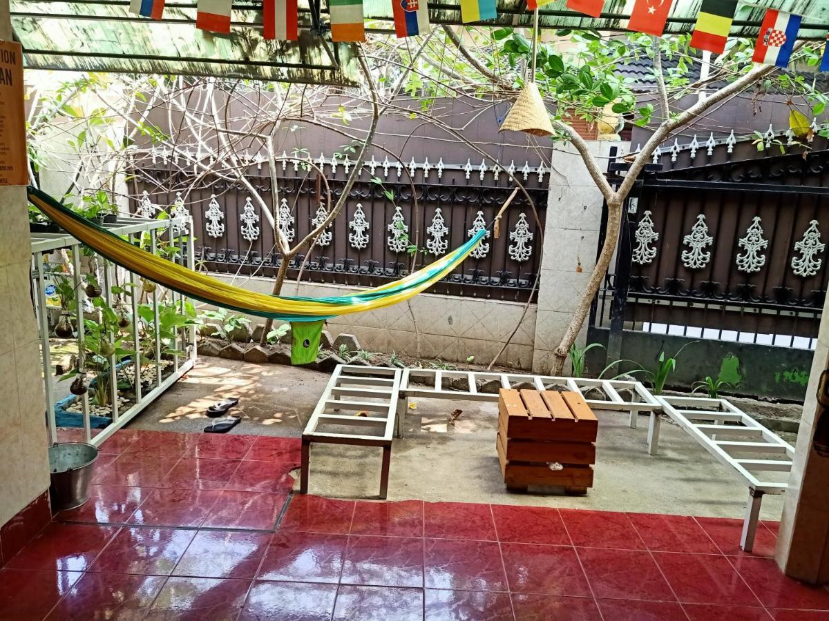 Deoplet Homestay & Gallery Джокьякарта Экстерьер фото
