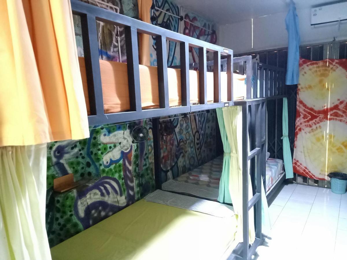 Deoplet Homestay & Gallery Джокьякарта Экстерьер фото