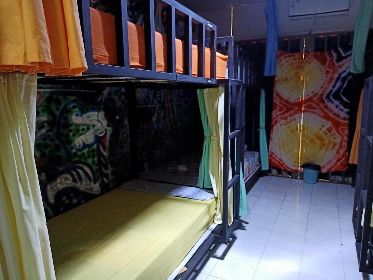 Deoplet Homestay & Gallery Джокьякарта Экстерьер фото